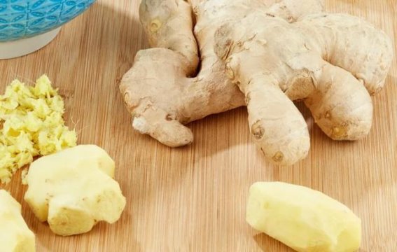 生姜抗衰老的秘密：姜烯酮A的科学探索