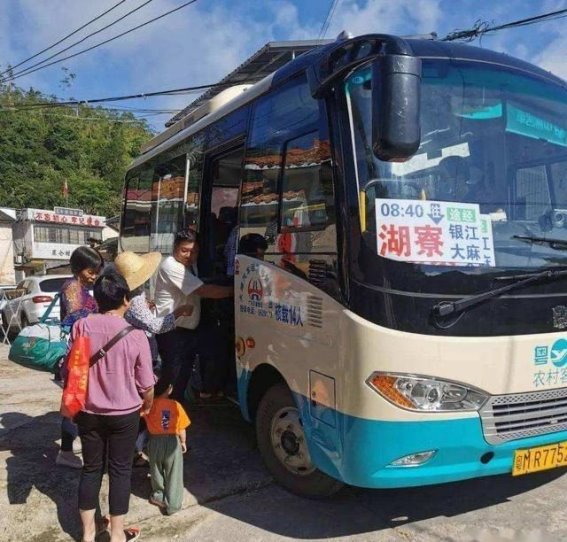 大巴车逐渐消失，城市与乡村的交通分裂