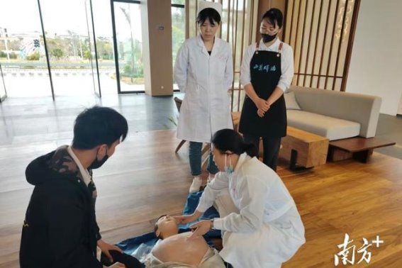 春日西葛驿站：海风、咖啡与文化交织的浪漫之旅