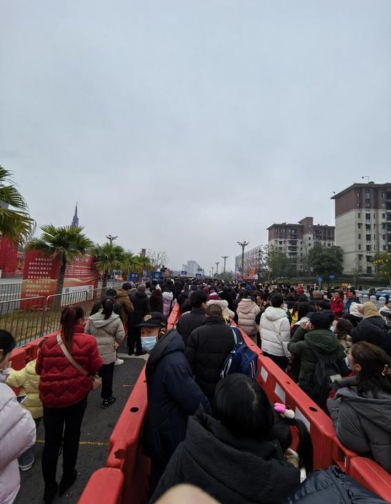 自贡灯会：从历史遗韵到文旅新兴，重塑老工业城市新面貌