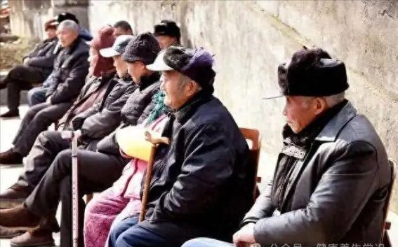 冬季老年人健康守则：晒太阳比宅家四大禁忌更重要