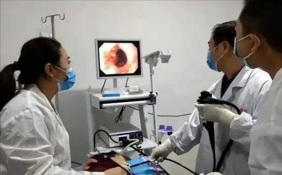 胃病的信号：吃饭时常见的四种症状你有吗？