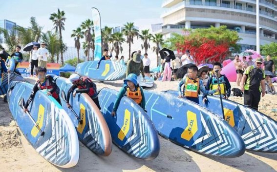 小梅沙五一假期游客突破十万 创历史新高