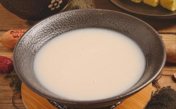 打豆浆，最忌黄豆泡好直接打，多做1步，豆浆更细腻，香浓无残渣