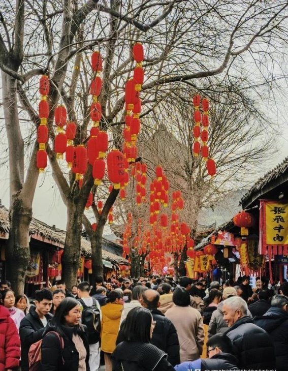 阆中的古迹：五龙庙与巴巴寺的历史印记