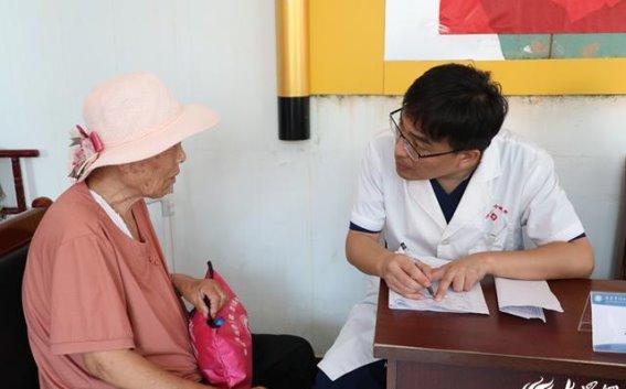 推动乡村医疗提升——河口区中医院与胜利油田中心医院义诊活动纪实