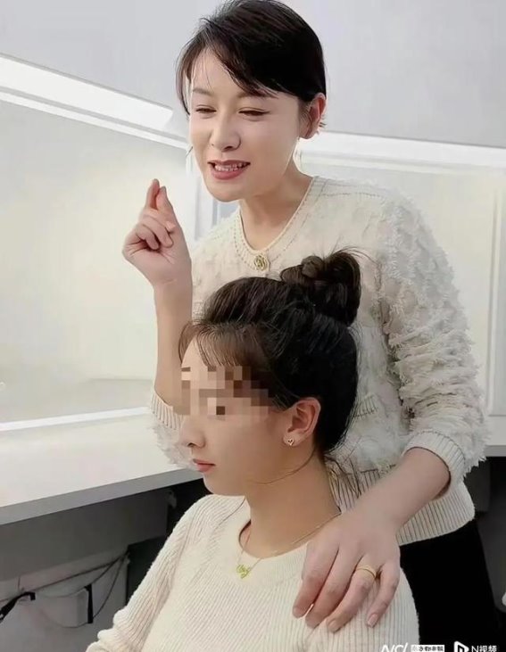 田亮夫妇女儿下巴后缩问题引关注，医生建议早期矫正