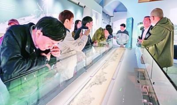 三峡春潮：黄金水道与文化的双重奏