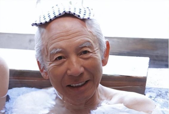 60岁以后洗澡三大禁忌，千万要注意