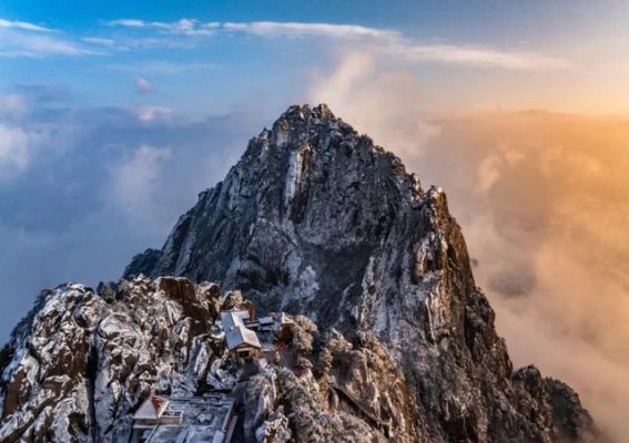 黄山与太子尖：相望云海，山川相依