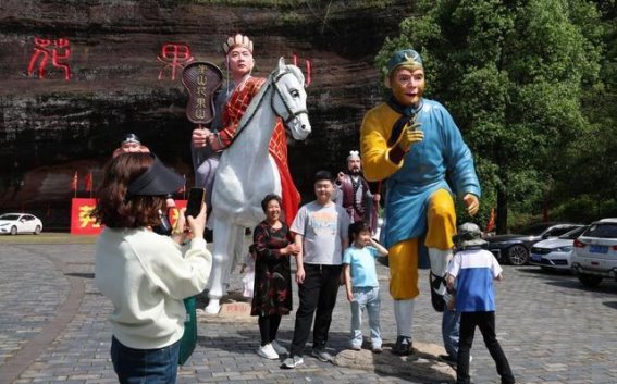 五一假期湖南多地推出特色文旅活动 打造沉浸式体验引爆消费热潮