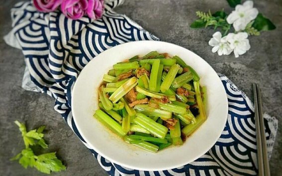 春季芹菜的健康魔法：科学揭示的多重益处