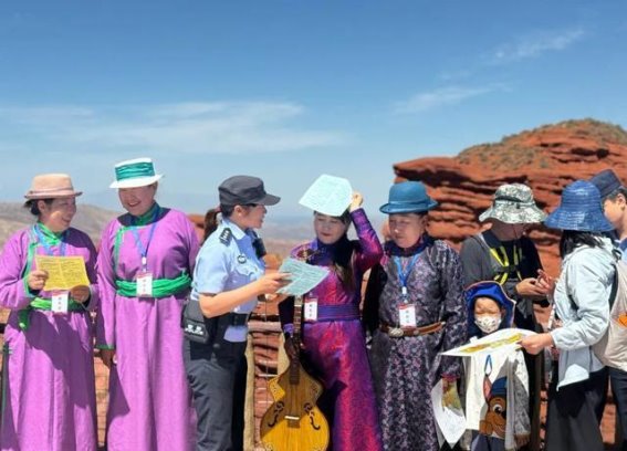 平山湖大峡谷的警务守护与旅游体验