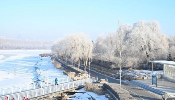 雾凇再现伊通河畔，长春冬季的冰雪奇景