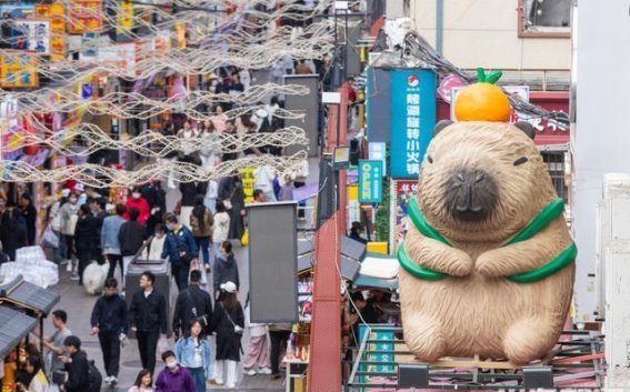 五一假期落幕前的热潮：台东步行街的人间烟火气