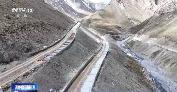 独库公路通车倒计时 感受天山一天游四季的壮美奇迹