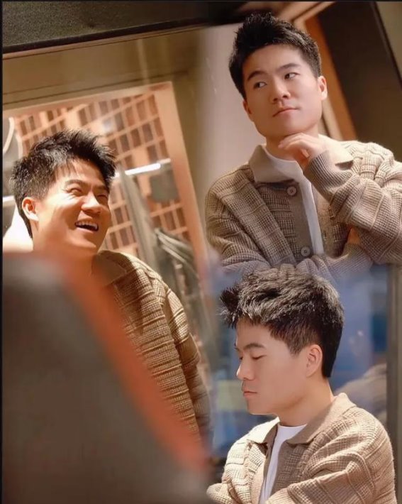 董宇辉：三年追光路，真心与音乐同行