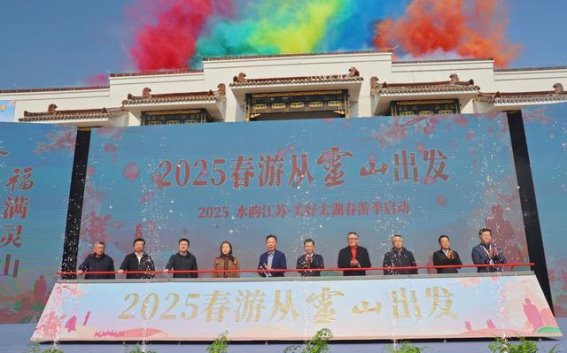 冬日节庆活动中的欢聚时光
