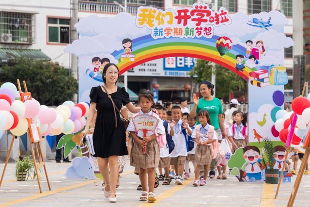 镜观中国｜你好，同学！