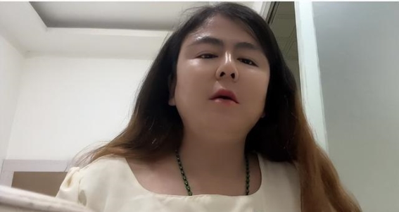 命运的彩虹：雌雄同体女孩的坎坷生存之路