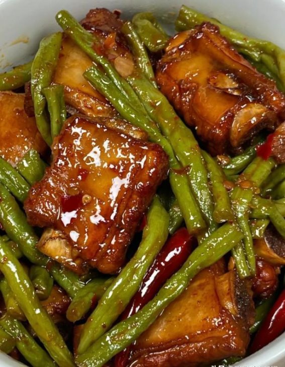 上班带饭，被同事追问配方，荤素搭配味道香，看到就馋了