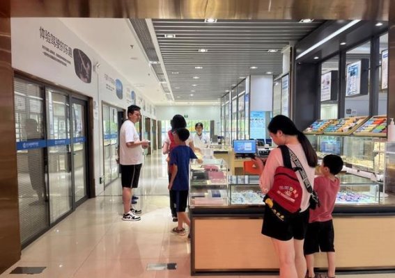 眼镜的使用寿命与保养指南：武汉普瑞眼科医院专家的建议