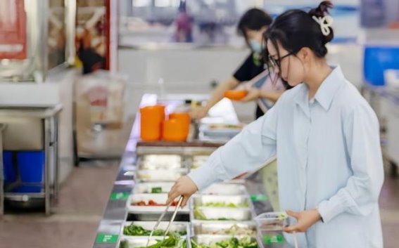 长沙理工大学推出轻食餐 助力师生健康减脂