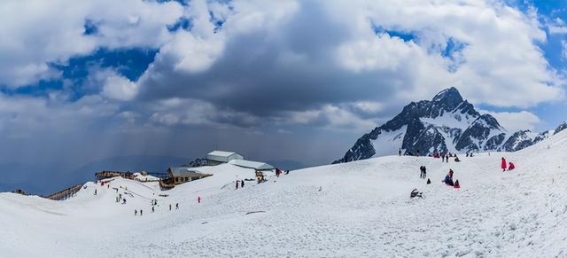 玉龙雪山高反应应对全攻略：安心畅游高原之巅