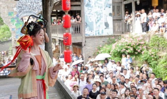 以服务之光点亮旅程：推动文旅高质量发展的生动实践