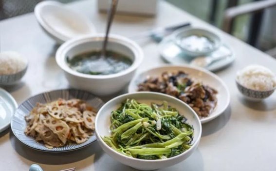 正确饮水，才能呵护健康：泌尿外科医生告诉你如何科学饮水