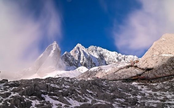 玉龙雪山游玩全攻略：高原旅行必备装备与安全须知