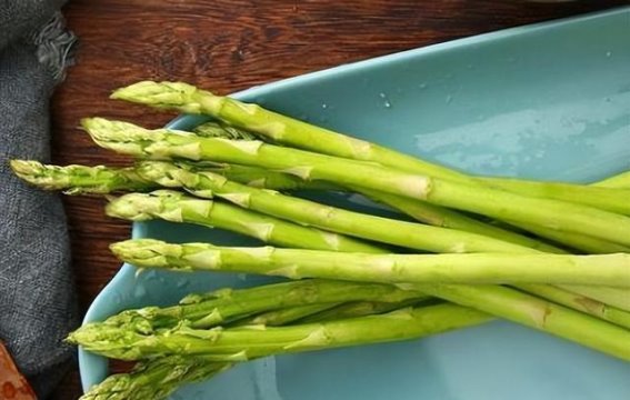 蔬菜中的“嘌呤大王”被发现，提醒尿酸偏高的人：请尽量少碰！