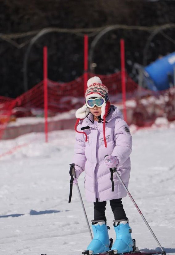 梅花山国际滑雪场：畅享春雪与冰雪激情