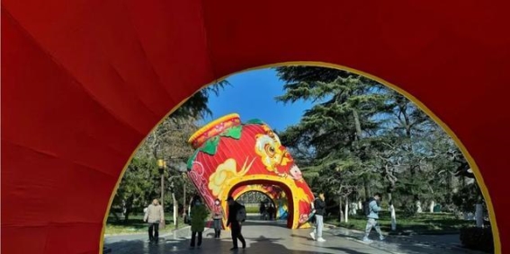 大明湖灯会：新春的光影与济南的祝福