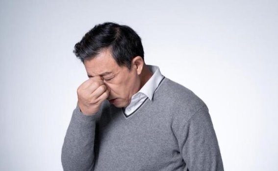 老李的健康秘密：泡脚如何让他保持青春活力？