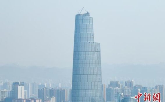 航拍重庆陆海国际中心：新地标的崛起与城市未来
