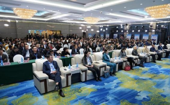 网络名人牵手新疆铁路旅游 推介会点亮文旅新蓝图