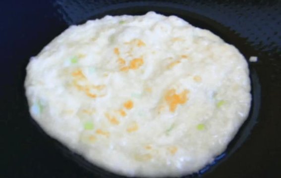 葱油饼怎么做？教您方法和窍门，这样做柔软多层，放凉也不会硬