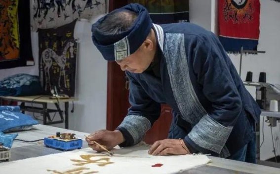 镇巴非遗蜡染工坊：传承与振兴并行的文化力量