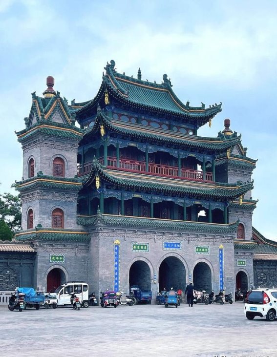 纳家户清真寺：中伊文化交融的建筑奇迹