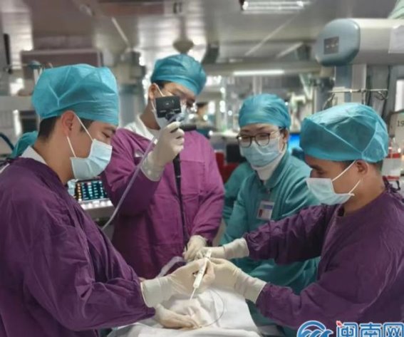 云霄县医院成功实施首例微创气管切开术 提升危重症救治水平