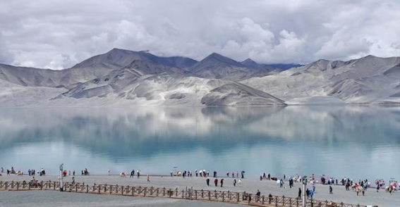 缓缓驶来的风景：“新东方快车”让银发旅程不再遥远