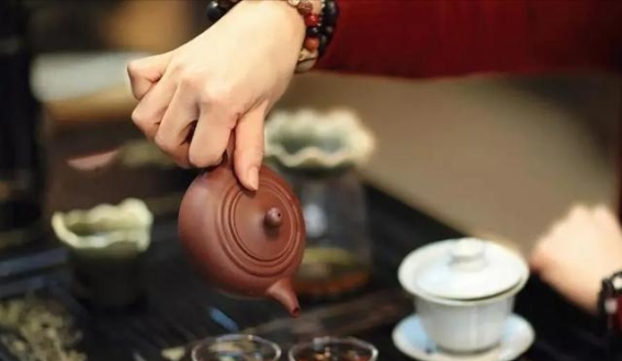 65岁后常喝茶是否增加肝癌风险？医生的建议与应对策略