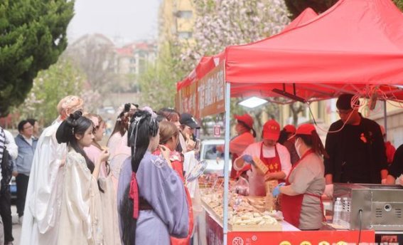 青岛大学的春日花海，绽放青春与梦想