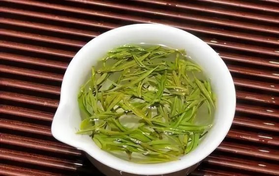 医生建议：上了年纪，要少喝牛奶，多喝这4样，很多老人不了解
