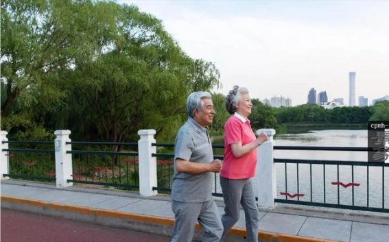 66岁男子坚持慢跑的健康误区：医生的警示与调整建议