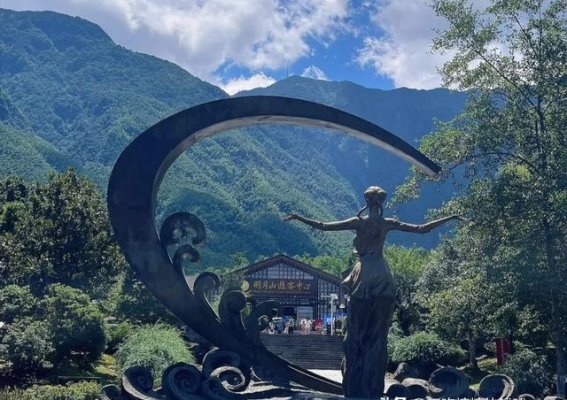 探索宜春明月山：一片被自然与历史赋予神秘气息的胜地