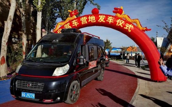 泽普县自驾房车营地：花园般的露营体验