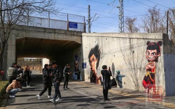 高平涂鸦艺术引爆“哪吒热”，为城市注入活力与文化