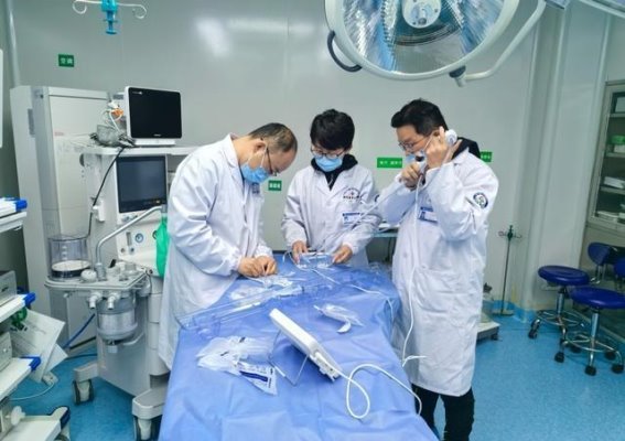 从生病到康复：援藏医疗队的温暖故事